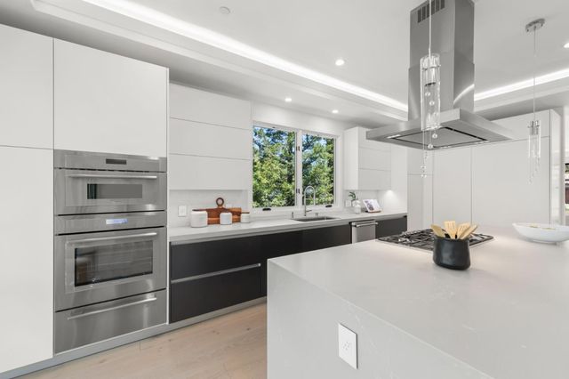 15477 One Oak Lane, Monte Sereno, CA 95030