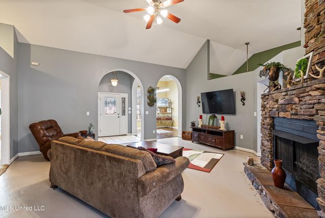 14504 Harrison Drive, Byhalia, MS 38611