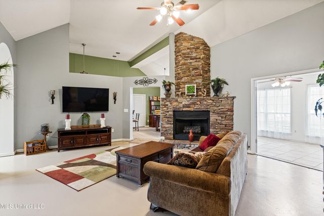 14504 Harrison Drive, Byhalia, MS 38611