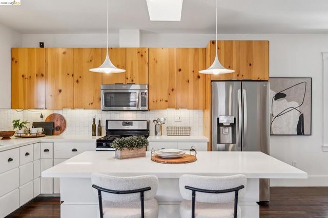 916 Arlington Ave, Oakland, CA 94608