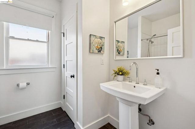 916 Arlington Ave, Oakland, CA 94608