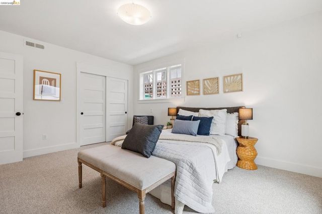 916 Arlington Ave, Oakland, CA 94608