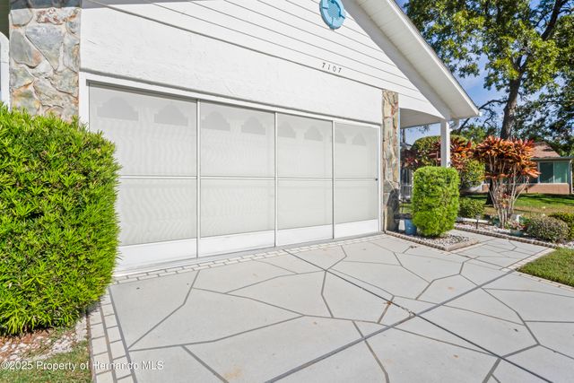 7107 Pond View Court, Spring Hill, FL 34606