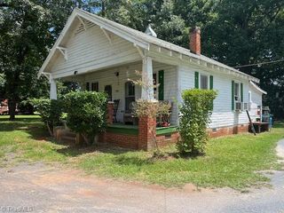 2069 Brooklyn Avenue, Ramseur, NC 27316