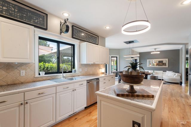 4220 W Dawson Dr, Meridian, ID 83646