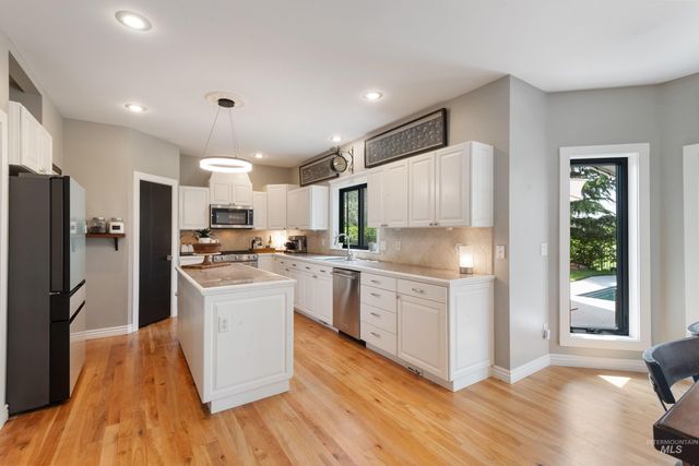 4220 W Dawson Dr, Meridian, ID 83646