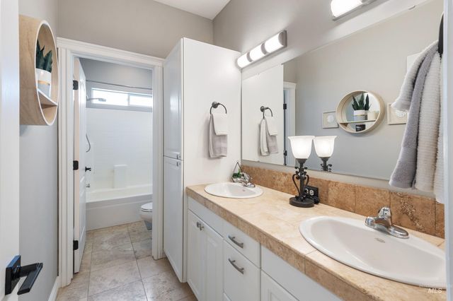 4220 W Dawson Dr, Meridian, ID 83646
