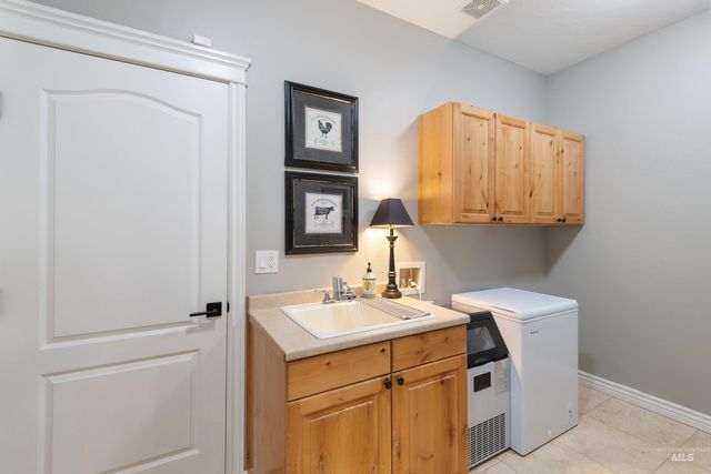 4220 W Dawson Dr, Meridian, ID 83646