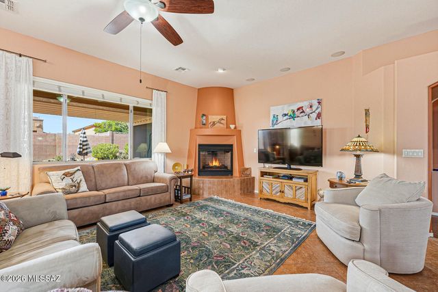 955 W Bosch Drive, Green Valley, AZ 85614