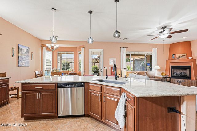 955 W Bosch Drive, Green Valley, AZ 85614