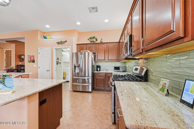 955 W Bosch Drive, Green Valley, AZ 85614