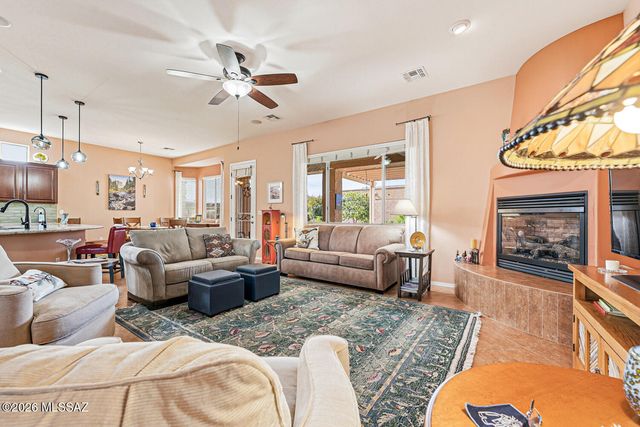 955 W Bosch Drive, Green Valley, AZ 85614