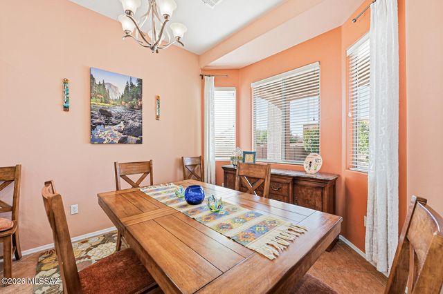 955 W Bosch Drive, Green Valley, AZ 85614