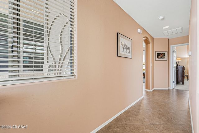 955 W Bosch Drive, Green Valley, AZ 85614