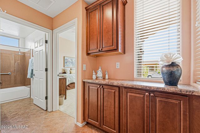 955 W Bosch Drive, Green Valley, AZ 85614