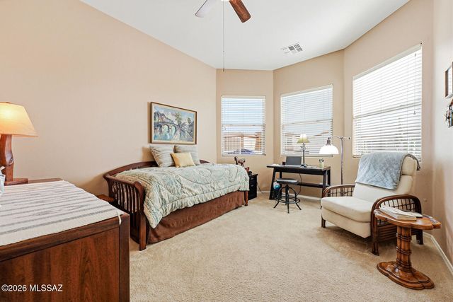 955 W Bosch Drive, Green Valley, AZ 85614