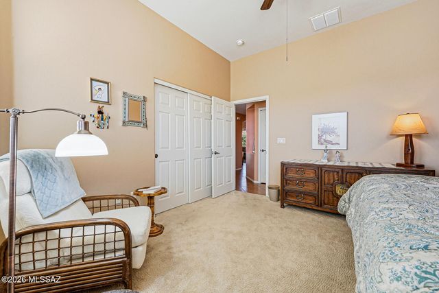 955 W Bosch Drive, Green Valley, AZ 85614