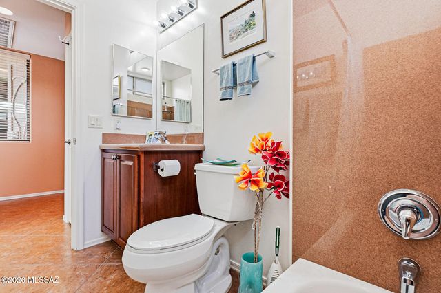 955 W Bosch Drive, Green Valley, AZ 85614