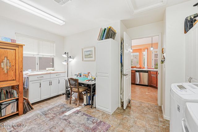 955 W Bosch Drive, Green Valley, AZ 85614