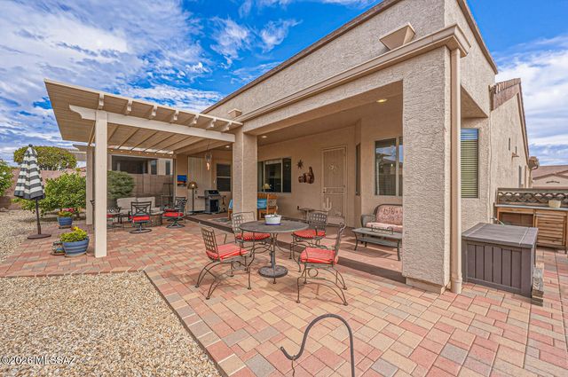 955 W Bosch Drive, Green Valley, AZ 85614