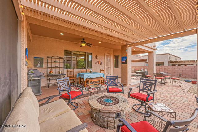 955 W Bosch Drive, Green Valley, AZ 85614