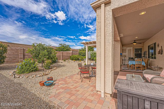 955 W Bosch Drive, Green Valley, AZ 85614
