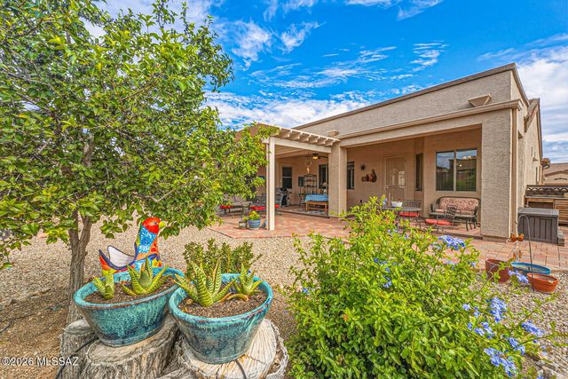 955 W Bosch Drive, Green Valley, AZ 85614