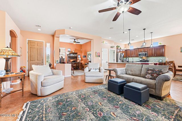 955 W Bosch Drive, Green Valley, AZ 85614