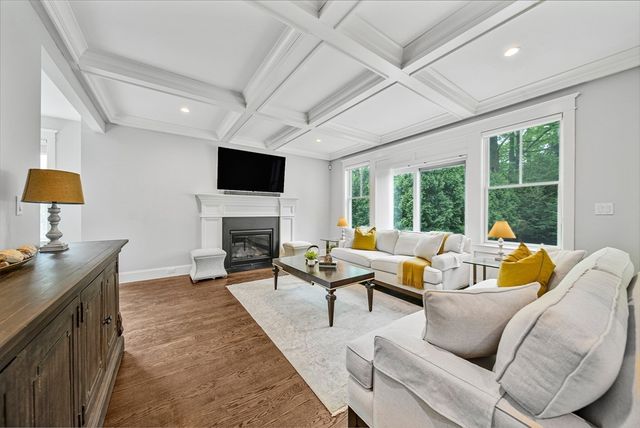 7 Bemis Rd, Wellesley, MA 02481