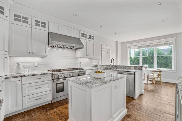 7 Bemis Rd, Wellesley, MA 02481