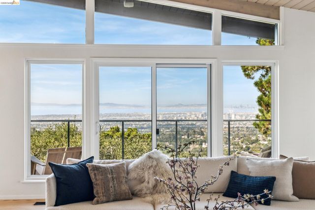 25 Ascot Court, Oakland, CA 94611
