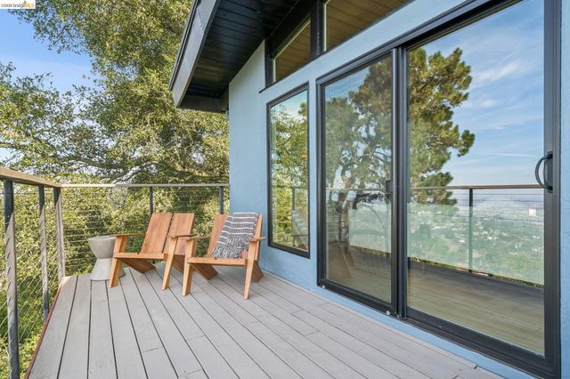 25 Ascot Court, Oakland, CA 94611