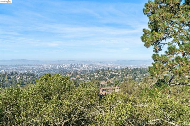25 Ascot Court, Oakland, CA 94611