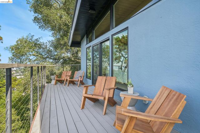 25 Ascot Court, Oakland, CA 94611