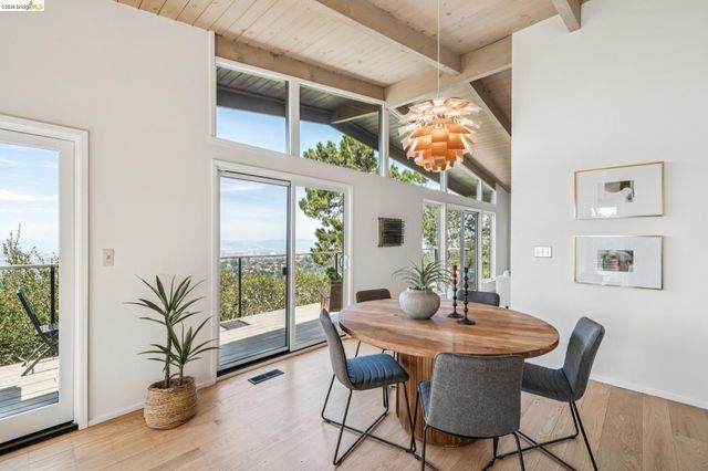 25 Ascot Court, Oakland, CA 94611