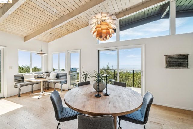 25 Ascot Court, Oakland, CA 94611