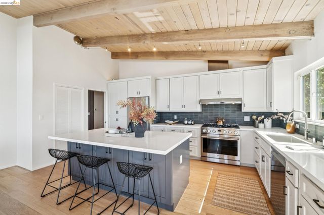 25 Ascot Court, Oakland, CA 94611