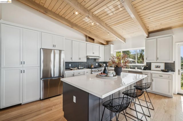25 Ascot Court, Oakland, CA 94611