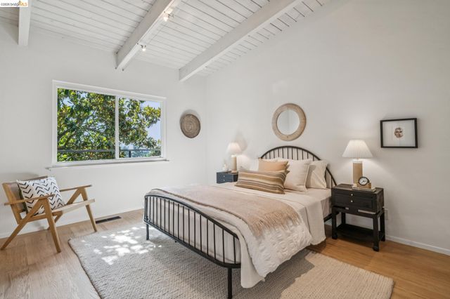 25 Ascot Court, Oakland, CA 94611