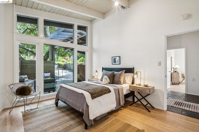 25 Ascot Court, Oakland, CA 94611