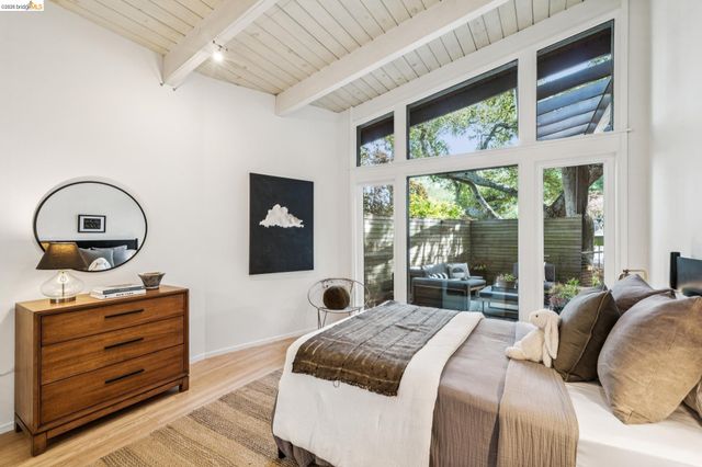 25 Ascot Court, Oakland, CA 94611