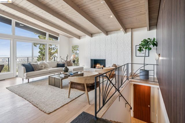25 Ascot Court, Oakland, CA 94611