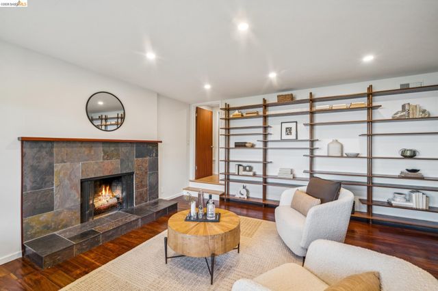 25 Ascot Court, Oakland, CA 94611