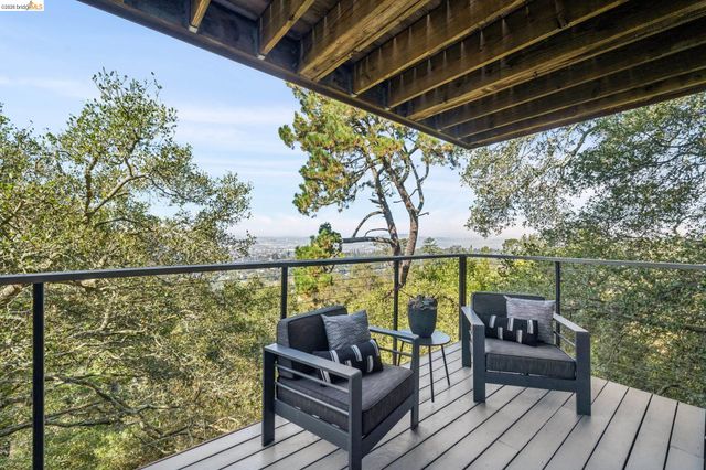 25 Ascot Court, Oakland, CA 94611