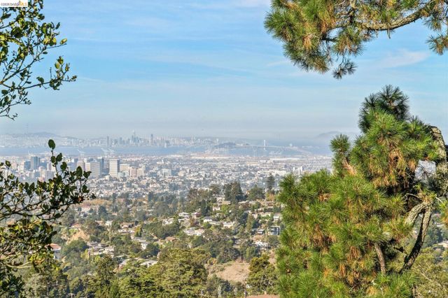 25 Ascot Court, Oakland, CA 94611