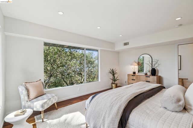 25 Ascot Court, Oakland, CA 94611