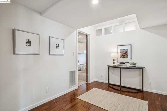 25 Ascot Court, Oakland, CA 94611