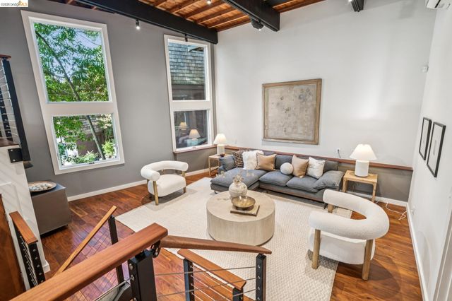 25 Ascot Court, Oakland, CA 94611