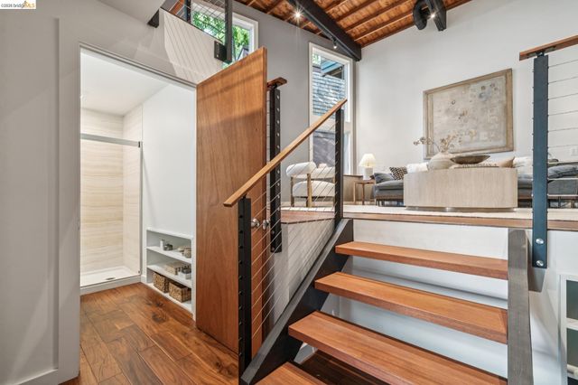 25 Ascot Court, Oakland, CA 94611