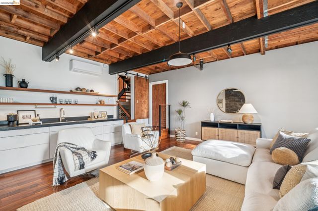 25 Ascot Court, Oakland, CA 94611
